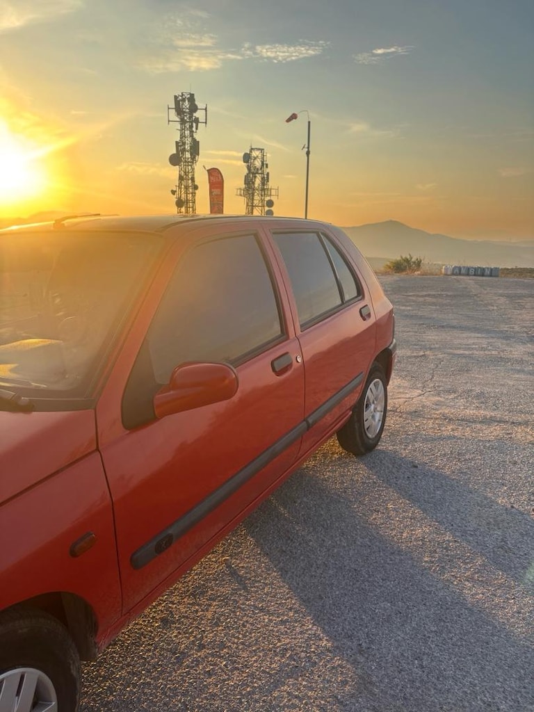 Klimalı Clio 1 - 5