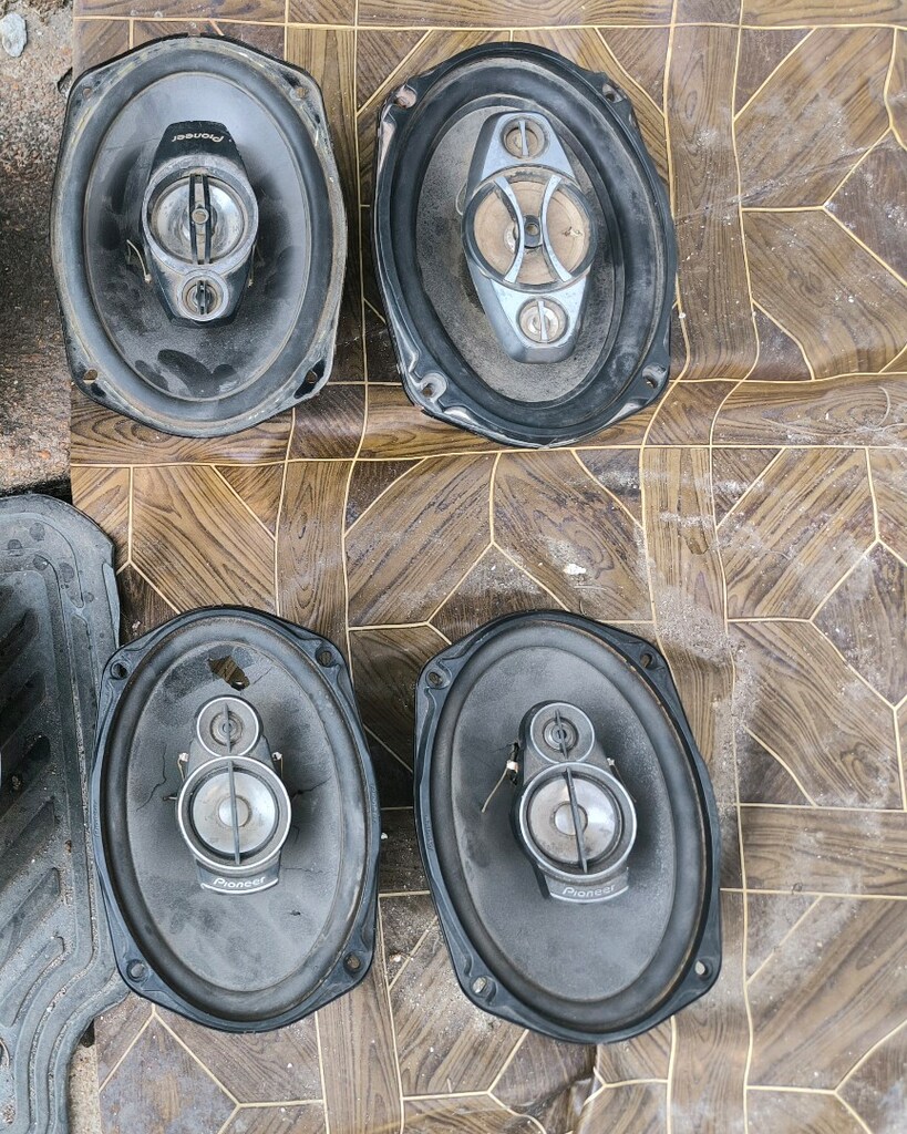 8 adet hoparlör - 2