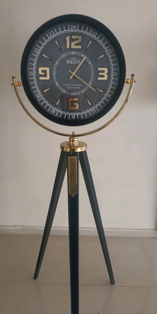 Tripod ayaklı ahşap metal detaylı saatler - 4