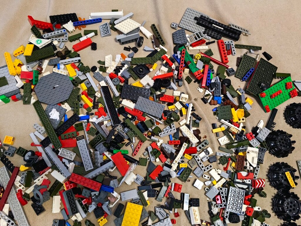LEGO RESİMDE GÖRÜLDÜĞÜ GİBİ AYAKABI KUTUSU FUL DOLU - 4