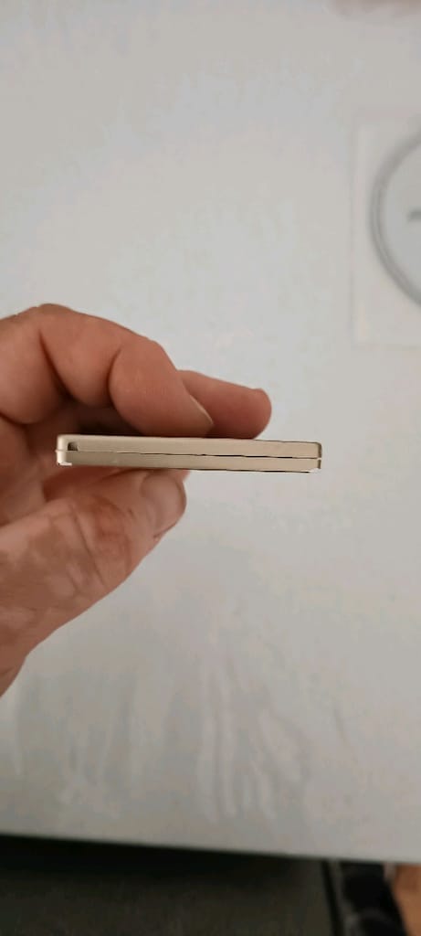 Altın Tonlu Kompakt Tuşlu Telefon + Şarj Kablosu - 8
