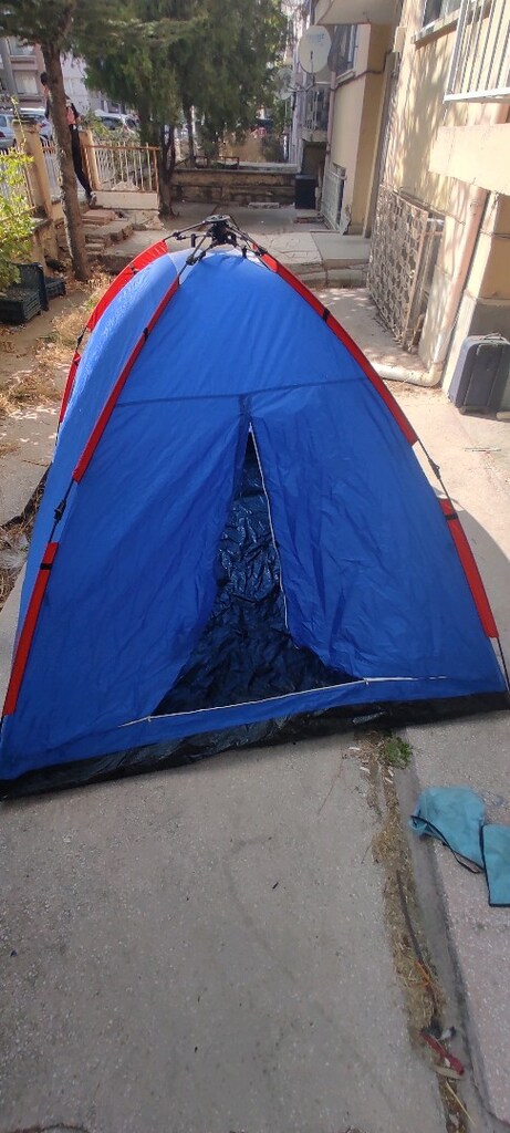 kamp takımı ...Çadır+yatak+masa hepsi birden alan5700 TL evde kalmasin