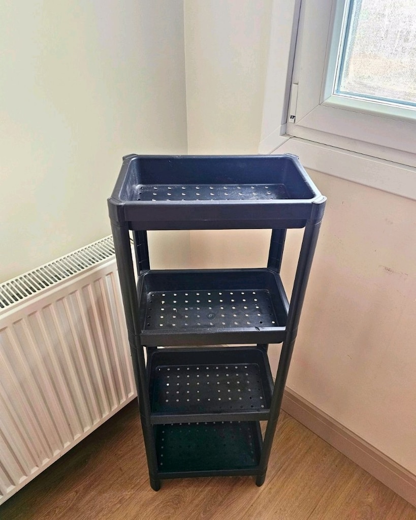 4 Katlı Siyah Raf Ünitesi