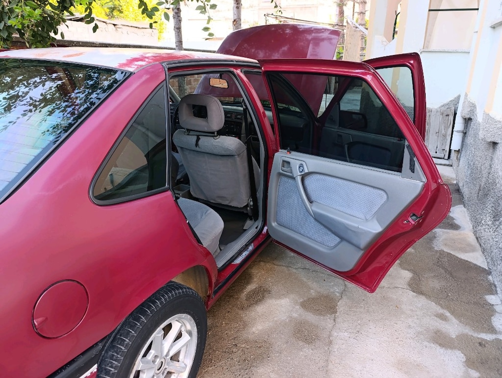 93 model Opel VectraGL A kasa 2000 - 4