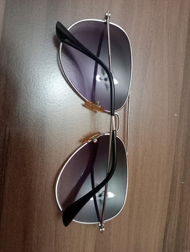 Ray-Ban damla güneş gözlüğü camda kılcal çizikler vardir - 2