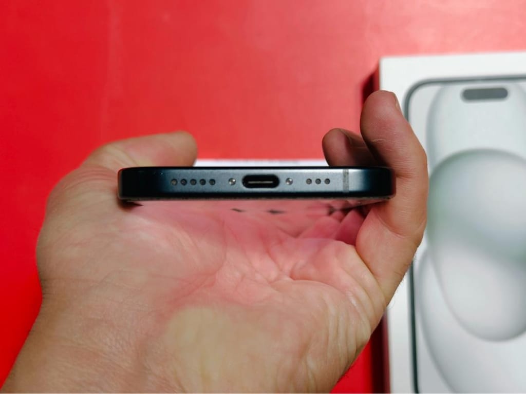 IPHONE 15 128 GB SİYAH RENK 10/9 06/04/2028 18 ay garanti pil 99 KU - 6