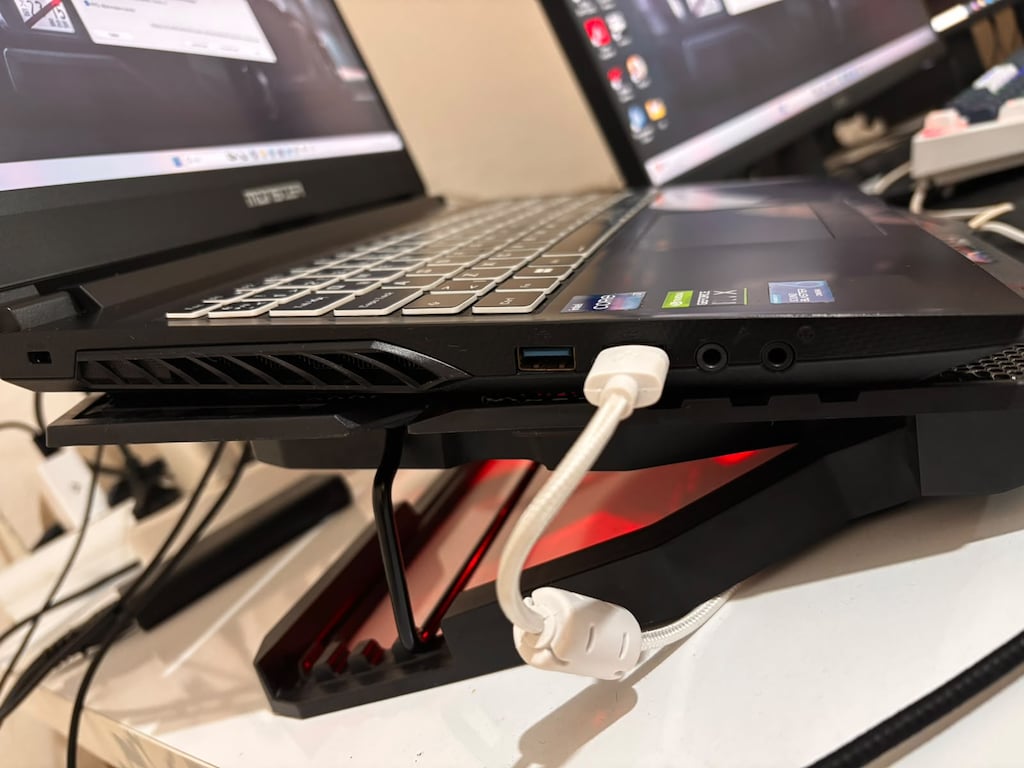 Gaming Laptop Monster - 4