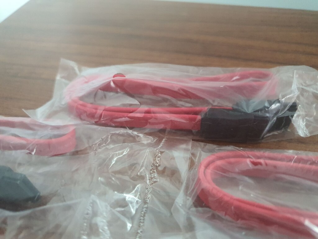 SIFIR SATA KABLOSU HARDDİSK DÜZ KIRMIZI DATA VERİ - 2