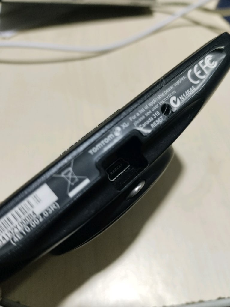 TEMİZ TOMTOM MARKA NAVİGASYON CİHAZI BATARYA DURUMU ORTA HALLİ - 7