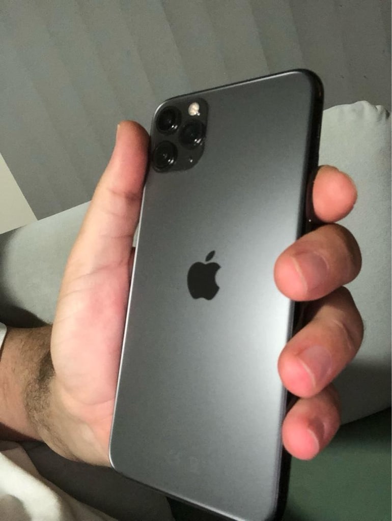 iPhone 11 Pro Max 64 GB - 2