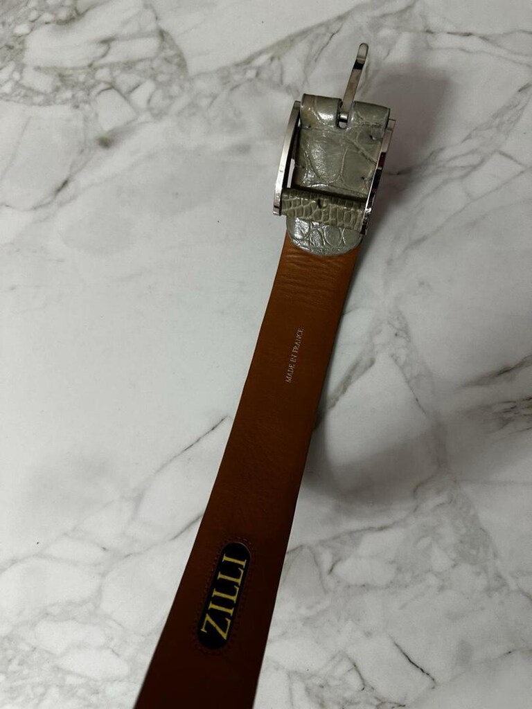 Fransız lüks moda markası Zilli'ye ait bir erkek kemeridir. - 2