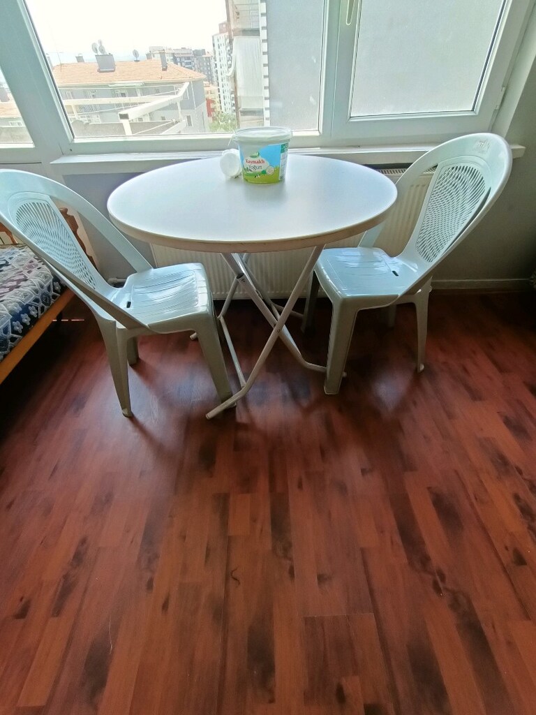 Yeni yuvarlak masa ve 2 plastik sandalye - 3