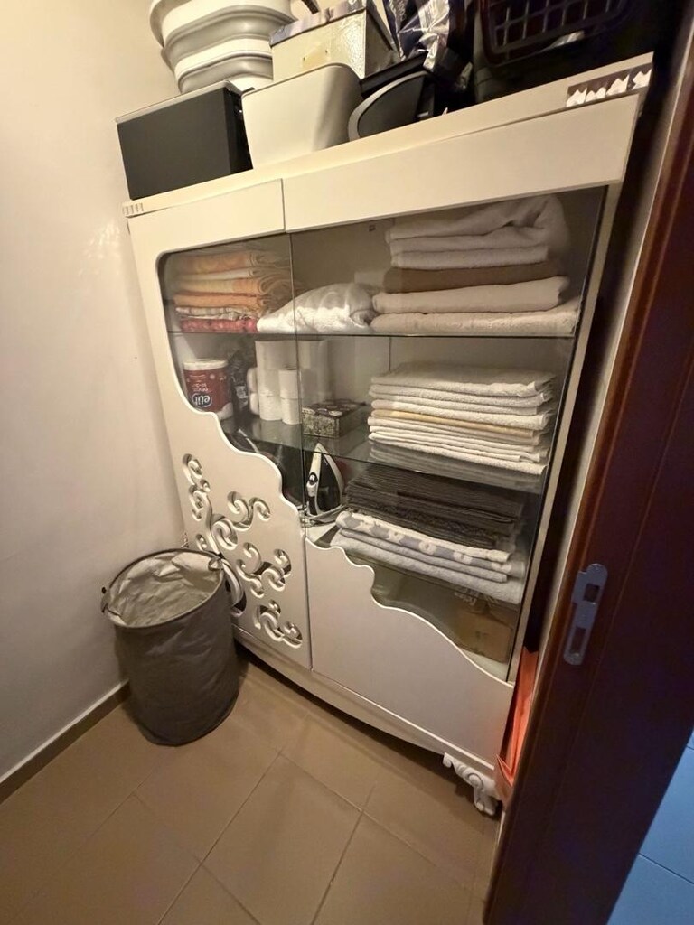 Beyaz masa konsol ve dolap - 3
