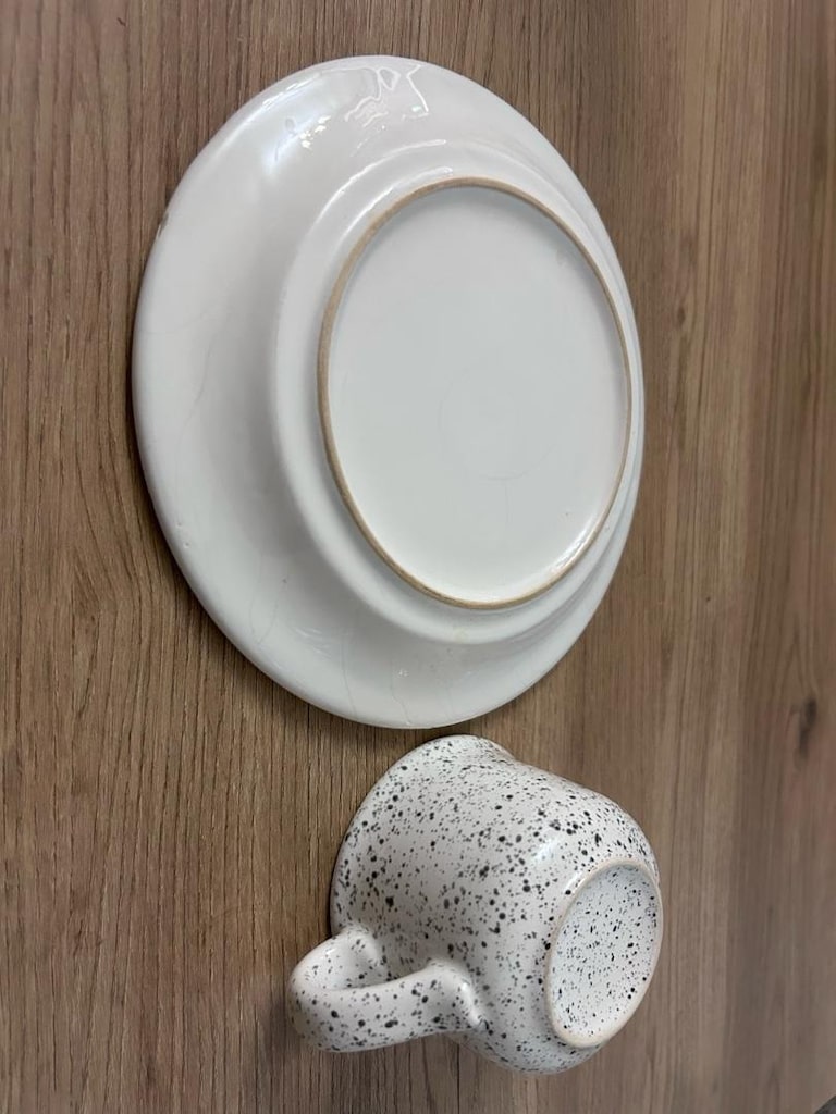 Benekli Porselen Kahve Fincanı ve Tabağı Seti – Siyah Noktalı Minimali - 2