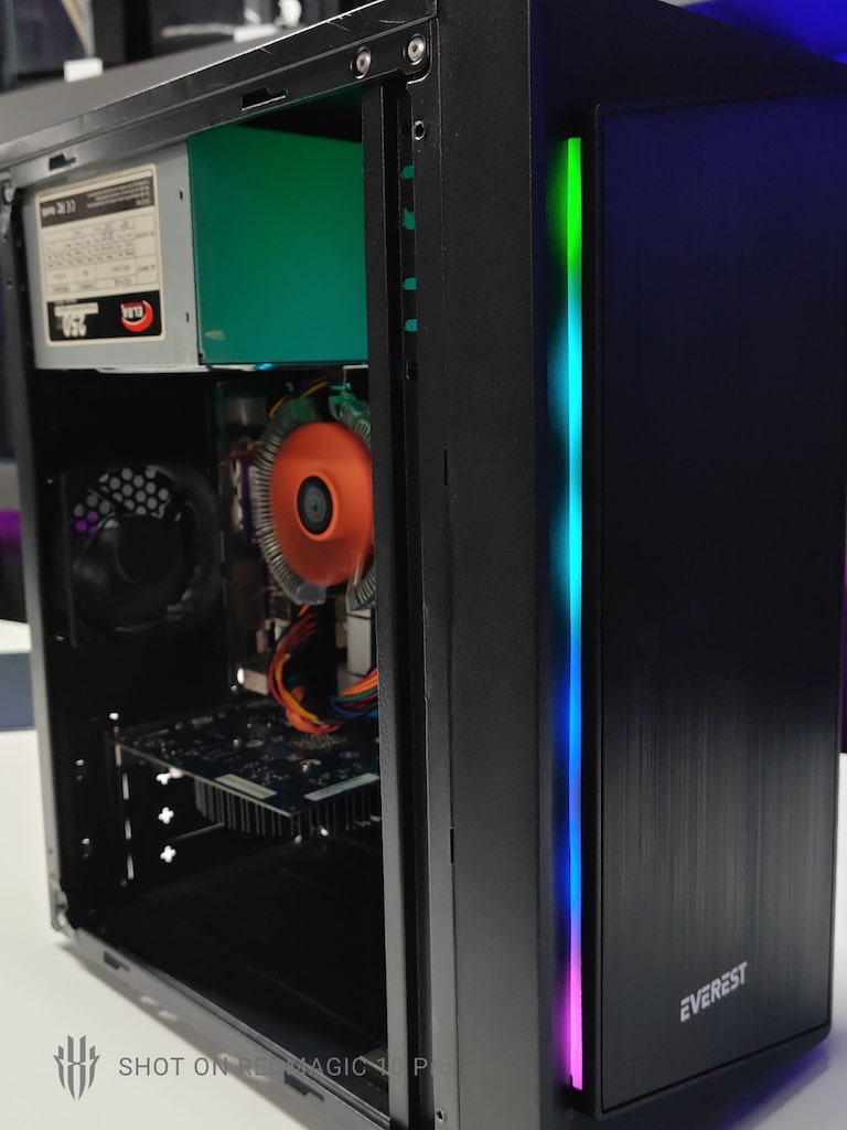 i7 640M - GT 415 1GB - 8GB RAM - 128GB SSD - 6