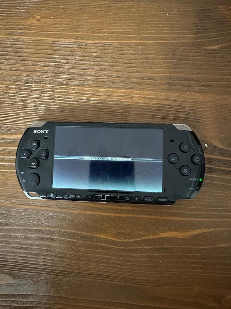 Sony PSP Oyun Konsolu Açıklamayı okuyunu - 4