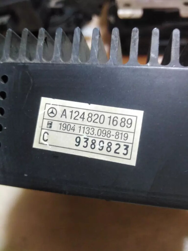 MERCEDES E  W124 ANTEN BAS SES AMPLİFİKATÖR - 3