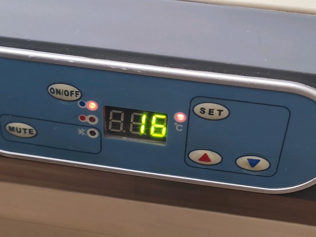 ARAÇ İÇİN YAT TEKNE İÇİN 12 VOLT 24 VOLT MİNİ BUZDOLABI. MARKA İGLO - 6