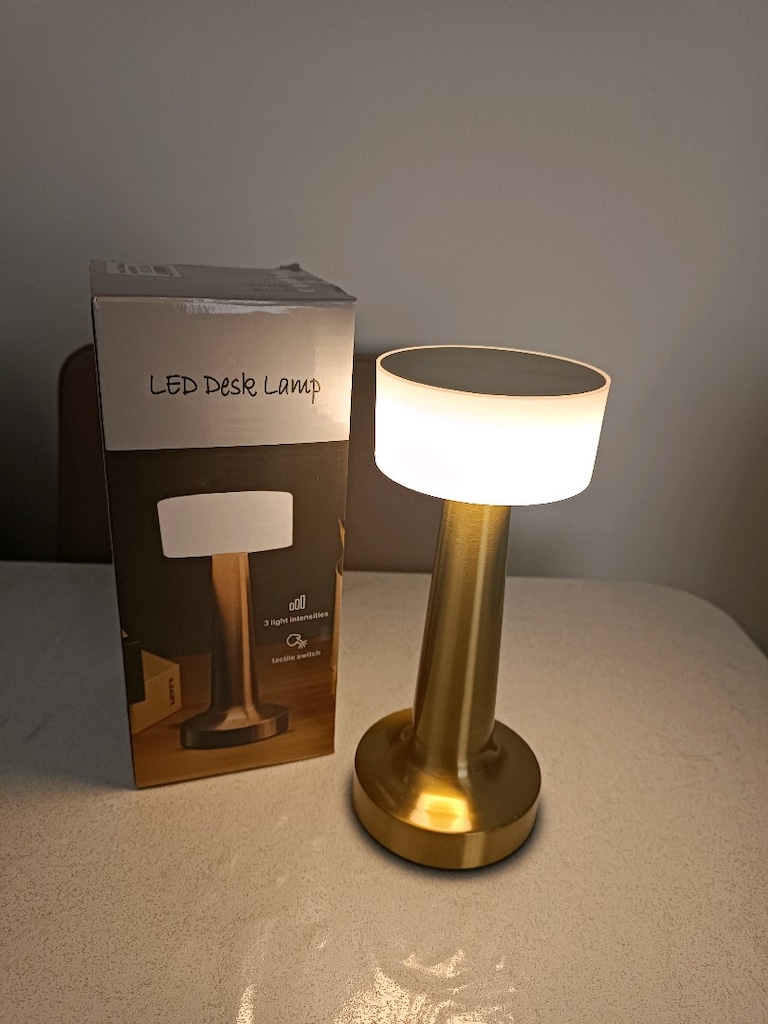 Modern Altın LED Masa Lambası - 3