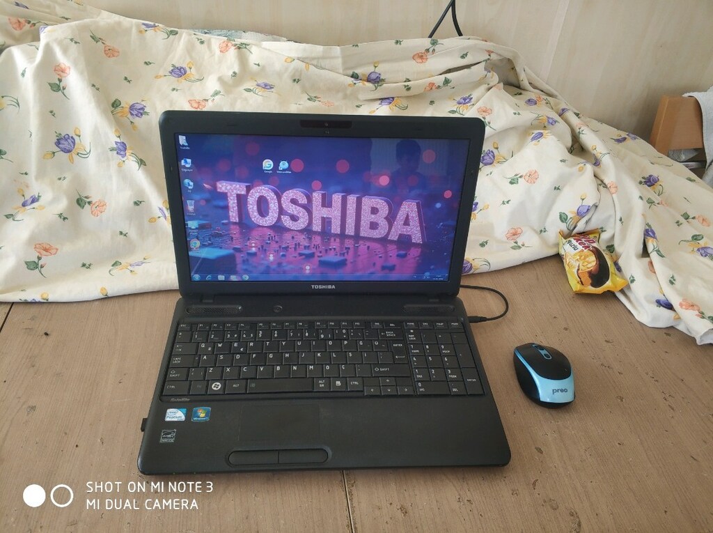 toşhiba i3 ayarında 6 GB rem var kozmetik sıfır ayarında temiz laptop - 3