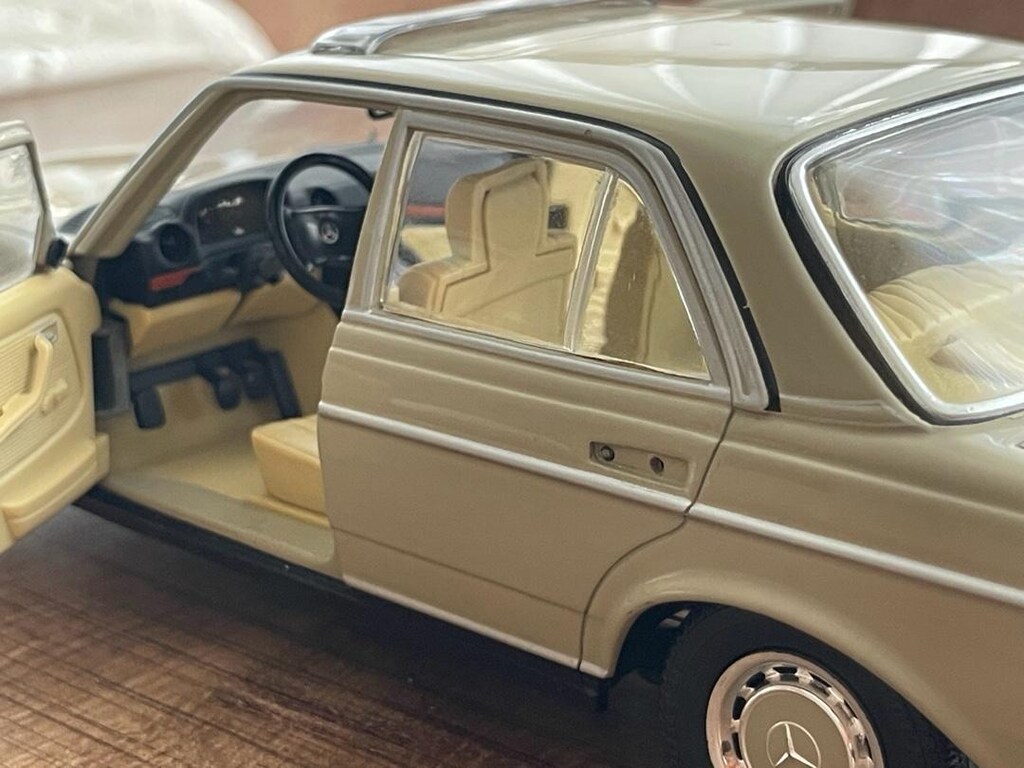 1.18 Revell Mercedes W123 Göründügü gibi Uygun Fiyata - 8