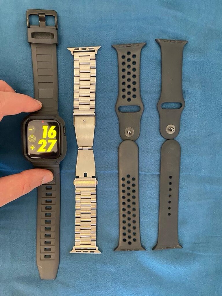 Apple Watch SE 44mm+4 adet kordon