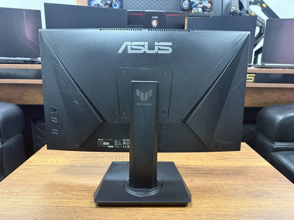 Asus TUF Gaming 23.6" 1ms FHD Curved 180Hz Oyuncu Monitörü - 4
