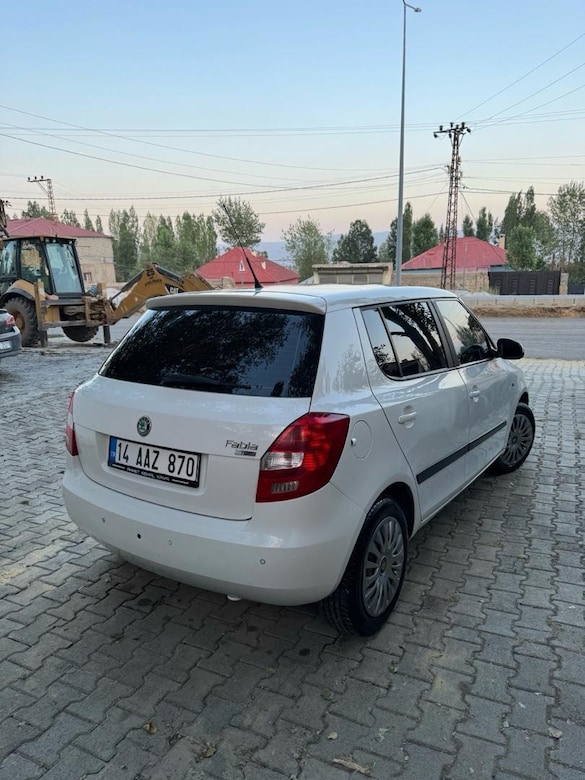 Skoda Fabia 1.2tsi . klima kalorifer aktif - 10