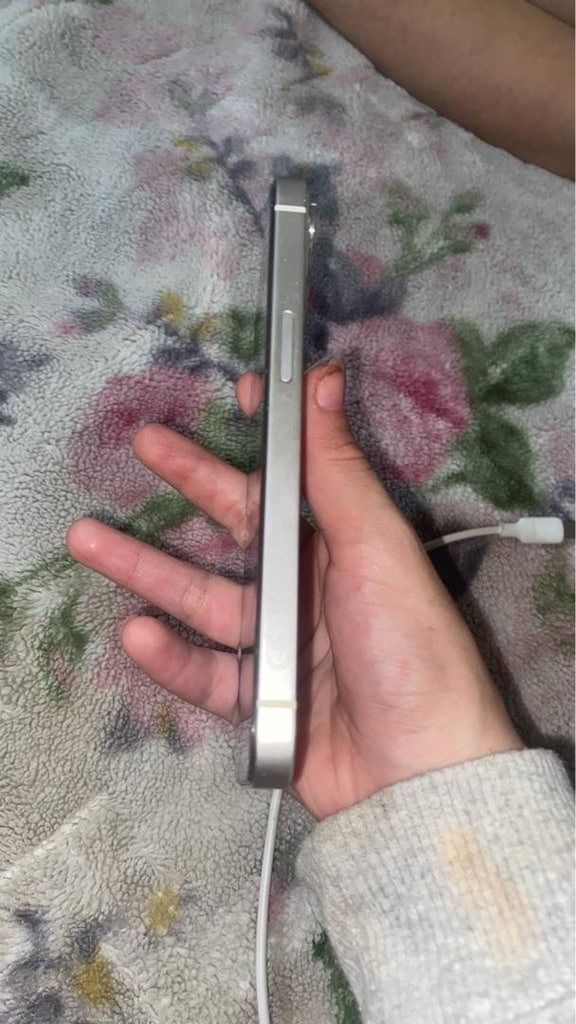 iPhone 13 - 4