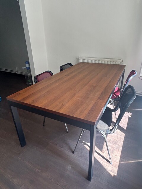 Toplantı Masası, dört adet sandalye,