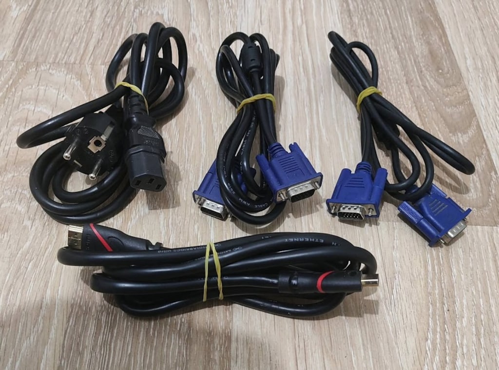 2 ADET VGA , 1 ADET HDMI , 1 ADET POWER KABLO - 3