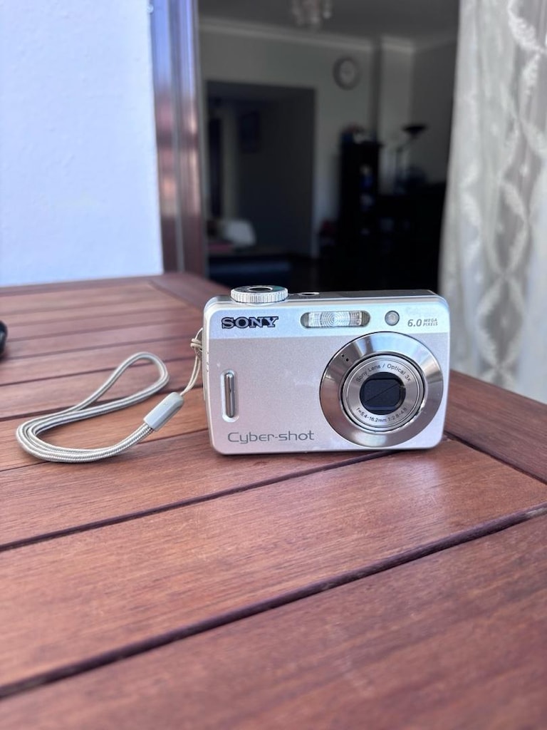 Sony Cyber-shot DSC-S500 6.0 MP Dijital Fotoğraf Makinesi (Arızalı) - 2