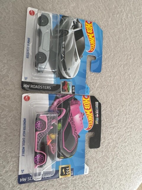 Hotwheels BMW İ8 ve Monster High