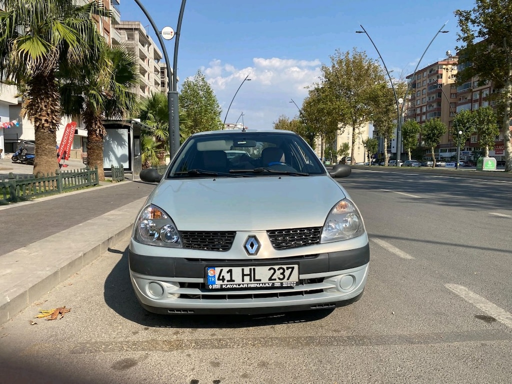Sahibinden, düşük kilometreli 2005 Clio - 2