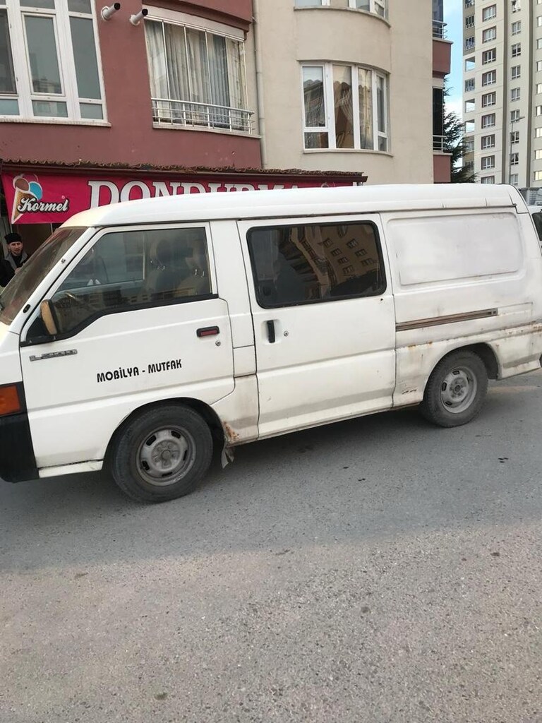 Mitsubishi L300