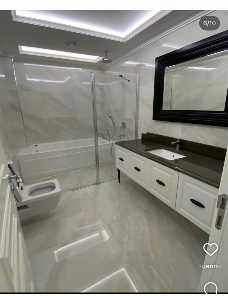 SIFIR AYARINDA JAKUZİ BANYO DOLABI VE DUŞA KABİN SAĞLAM TEMİZ