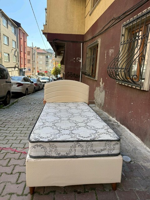 Temiz Kullanılmış Tek Kişilik Baza + Başlık+yatak takımı 90x190