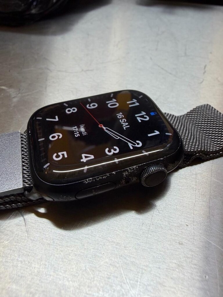 Apple Watch 8 GPS - 4