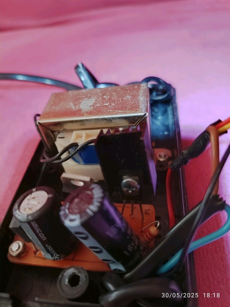 yıldırım marka 12v 1.2 a voltmetreli adaptör 650 tl - 4