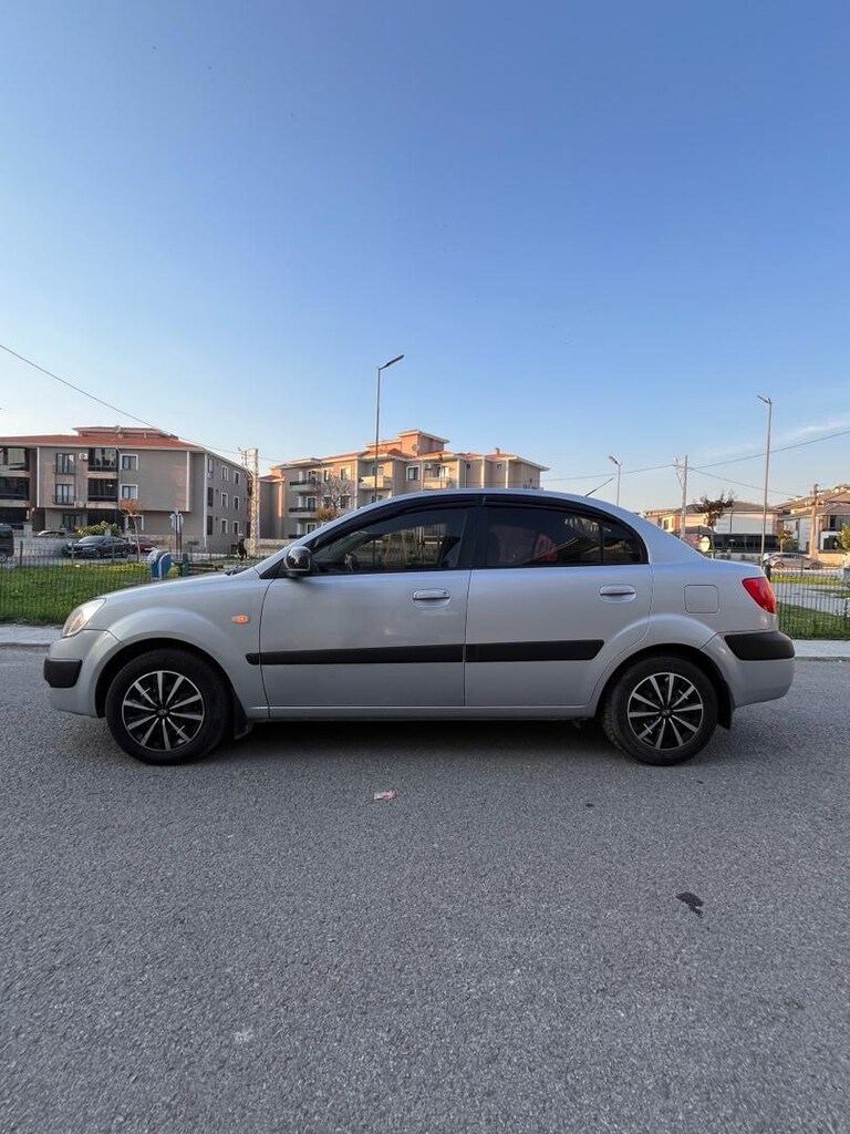 TEMİZ SORUNSUZ KİA RİO - 4