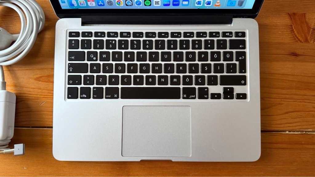 TERTEMİZ RETİNA MACBOOK PRO 13" 500gb SSD - 14
