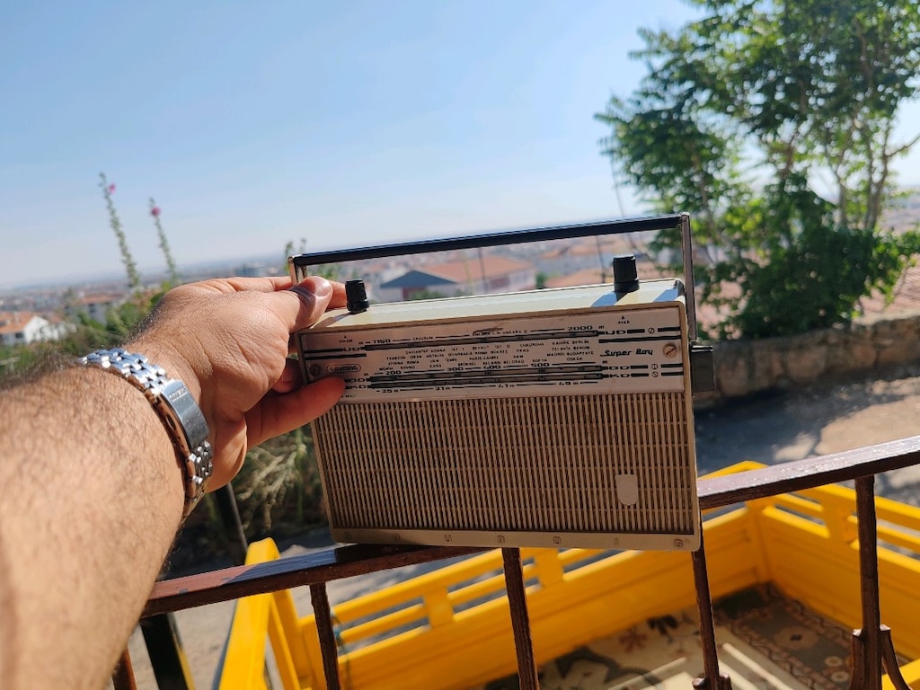 Nostaljik Grundig Super Boy Radyo – Kırıksız, Temiz, Aktif Çalışır - 2