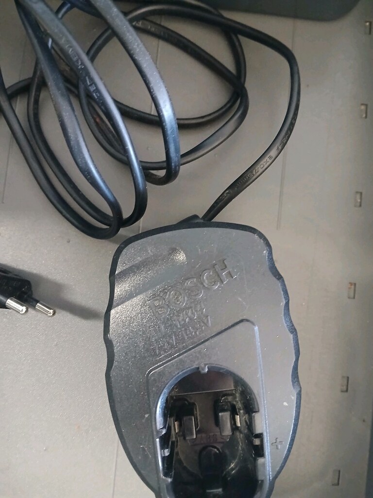 BOSCH AL 1404 ŞARJ ALETİ - 2
