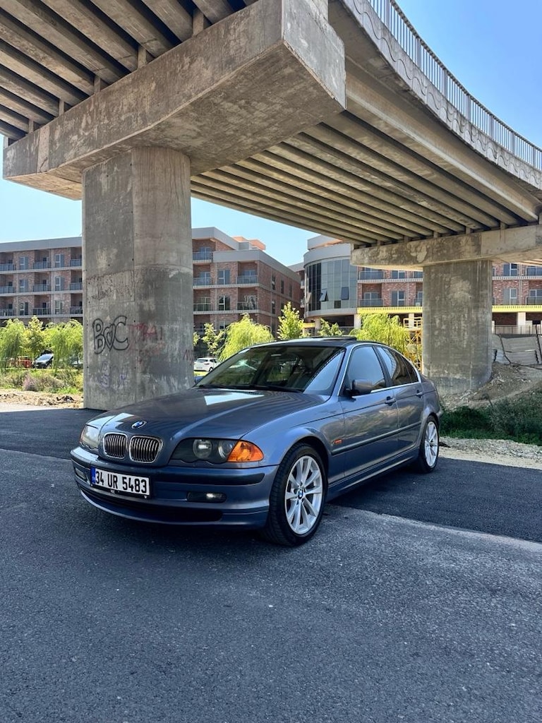 BMW 320i