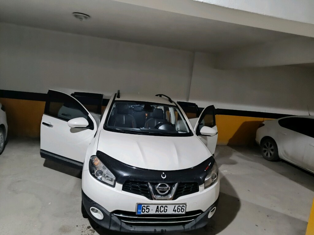 2011 model Nissan Qashqai - 11