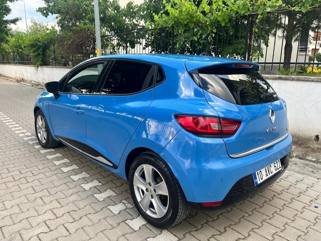 2013 model 0.9 TCe ICON Clio 4 - 7