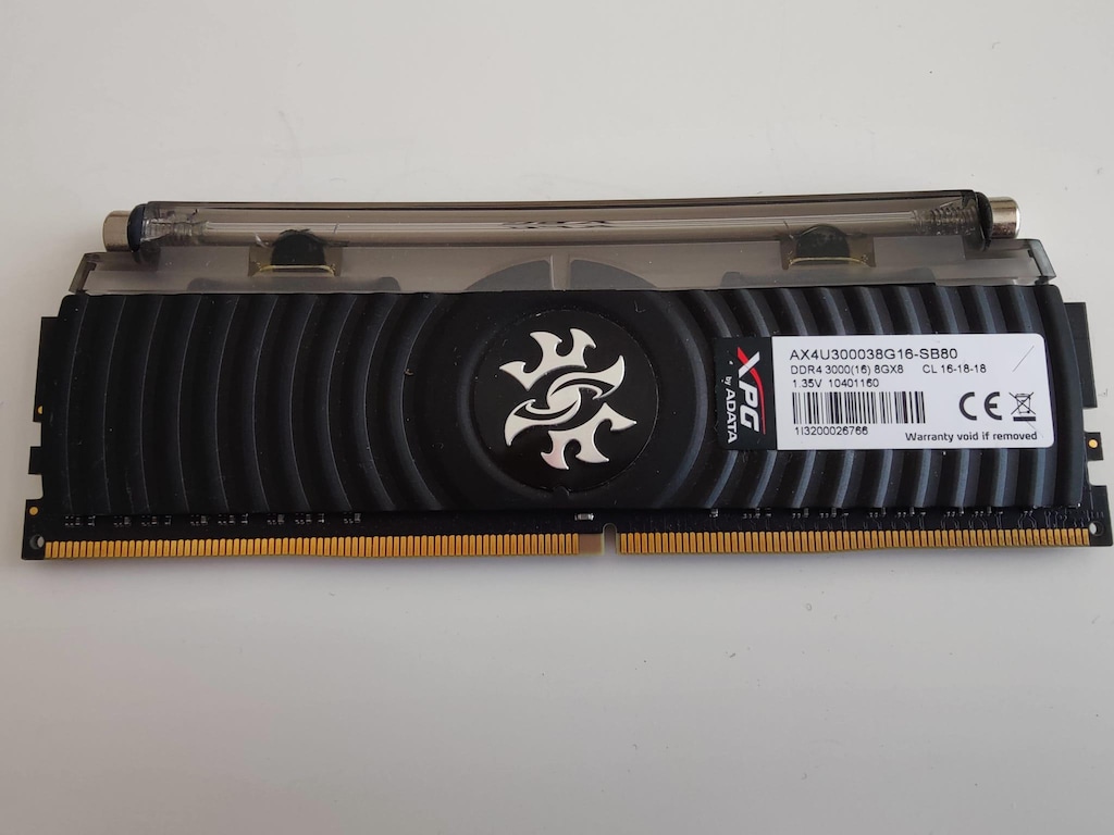 XPG 8 GB RGB DDR4 RAM - 9