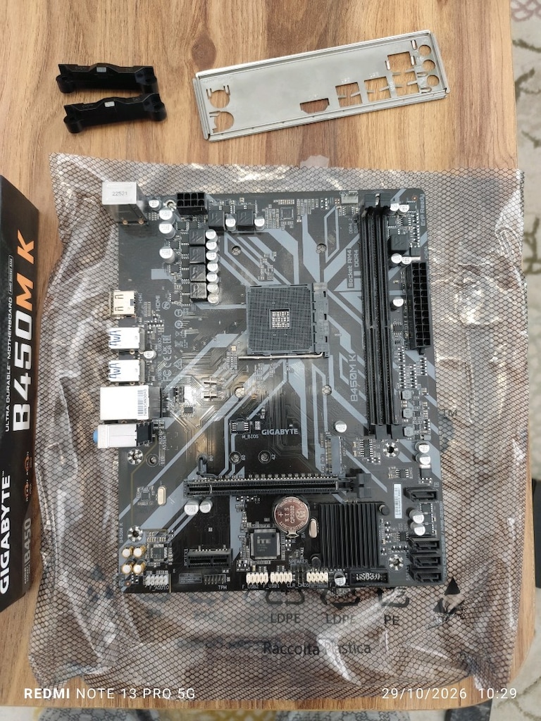 Gigabyte B450M K Anakart AMD 5 5500 AM4 - 3