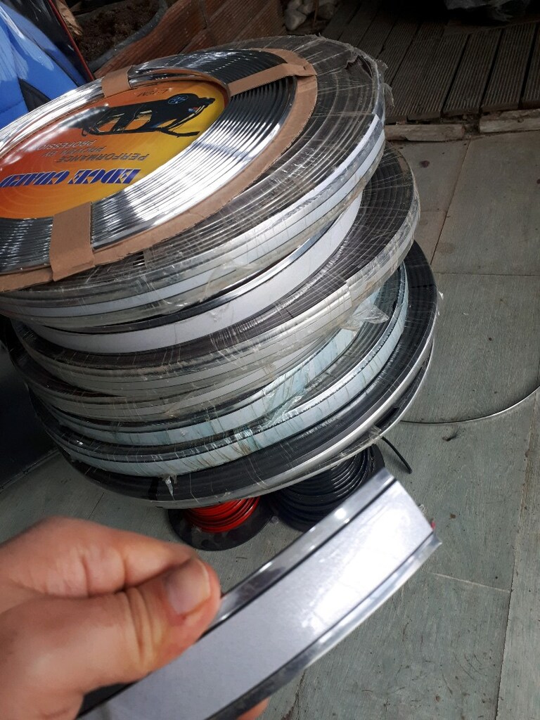 Yapışkanlı crom çıta