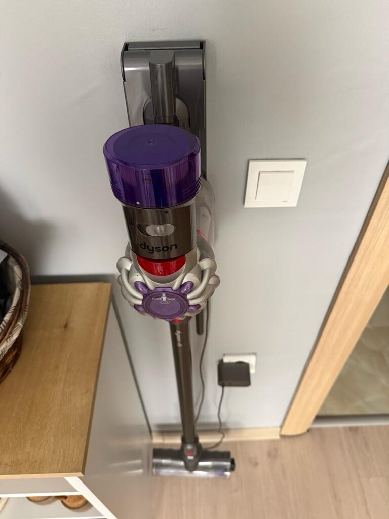dyson v8 - 3